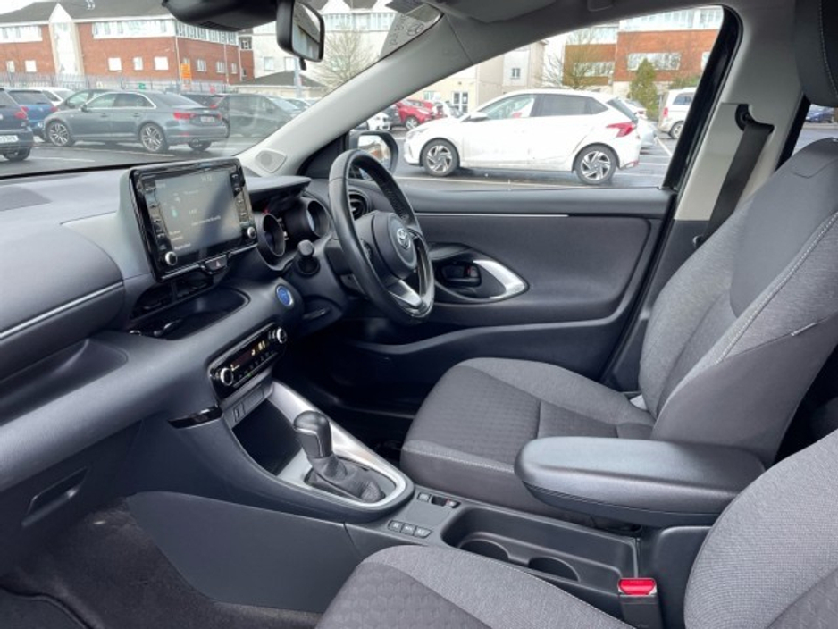 2023 Toyota Yaris 1.5 HYBRID L/SPORT // Remote Central Locking // Front Electric Windows // Rear Electric Windows // Electric Mirrors // Finger Tip Stereo Controls €23,795