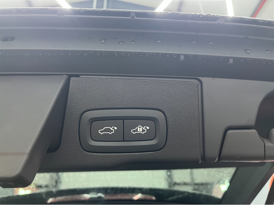 2023 Volvo XC60 €45950 2023 VOLVO XC60 RECHARGE ULTIMATE T6 2.0 AUTOMATIC / CRUISE CONTROL / 360° PARKING CAMERA / ELECTRIC MEMORY & HEATED SEATS / PANORAMIC SUNROOF / HEATED STEERING WHEEL / APPLE CARPLAY €45,950