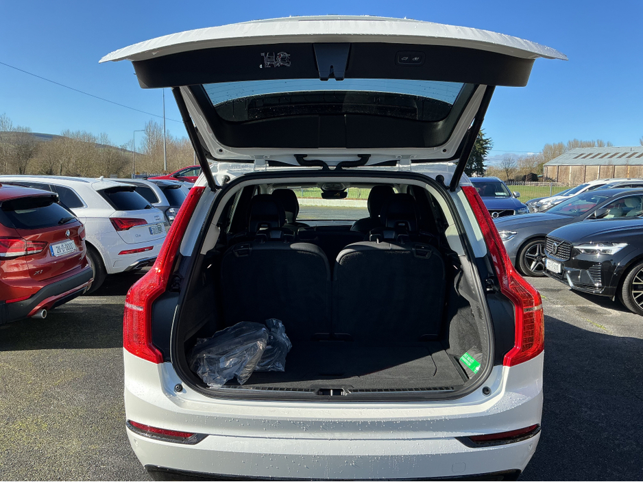 2024 Volvo XC90 - image 11