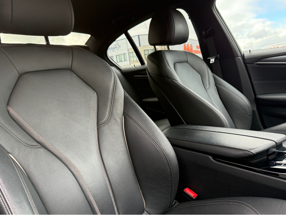 2021 BMW 5 Series - image 18
