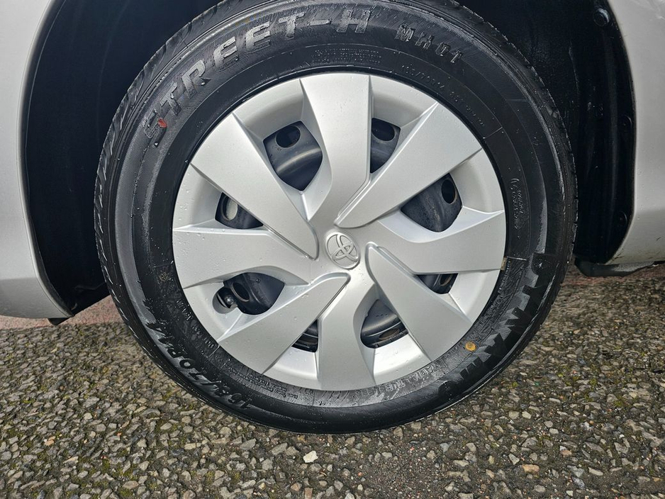 2016 Toyota Vitz - image 29