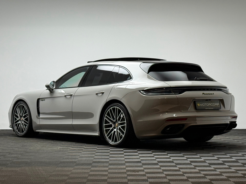 2023 Porsche Panamera - image 5