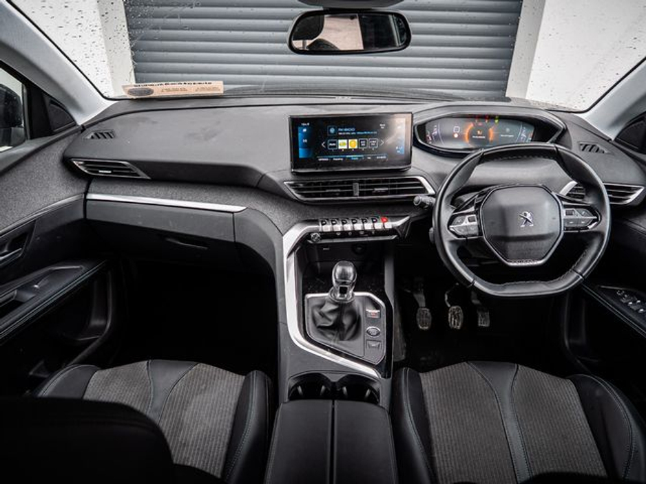 2022 Peugeot 5008 - image 8