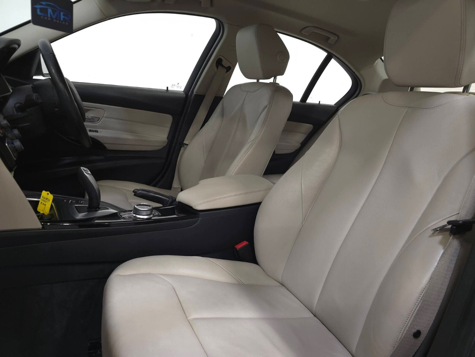 2018 BMW 3 Series - image 14