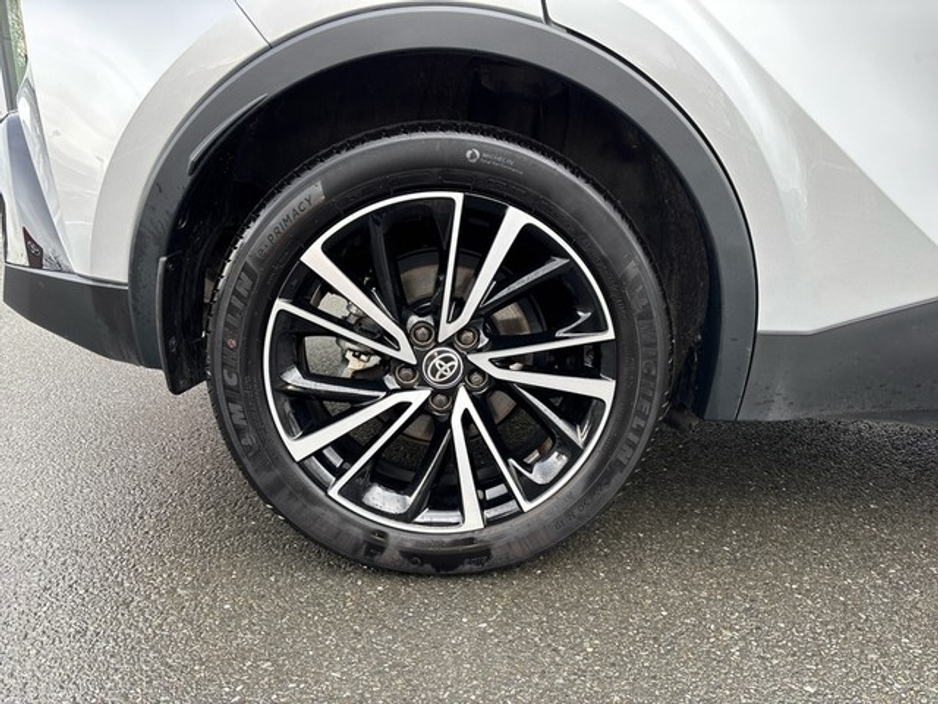 2025 Toyota C-HR - image 11