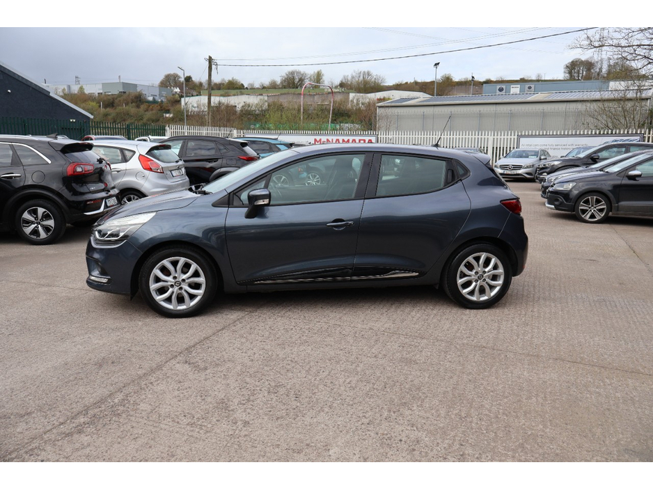 2017 Renault Clio - image 6