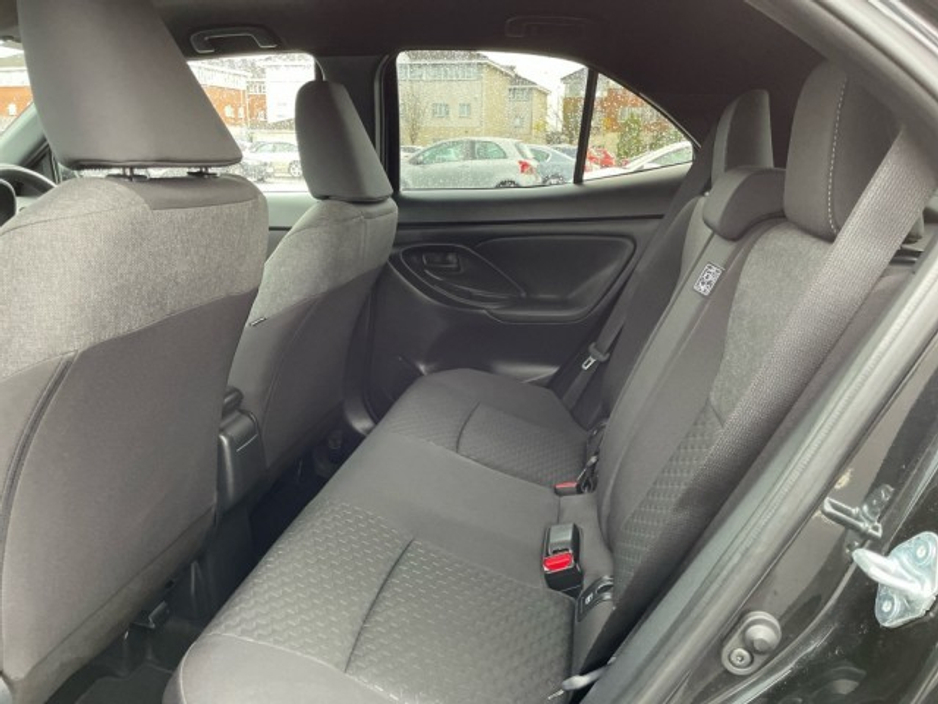 2025 Toyota Yaris Cross - image 8