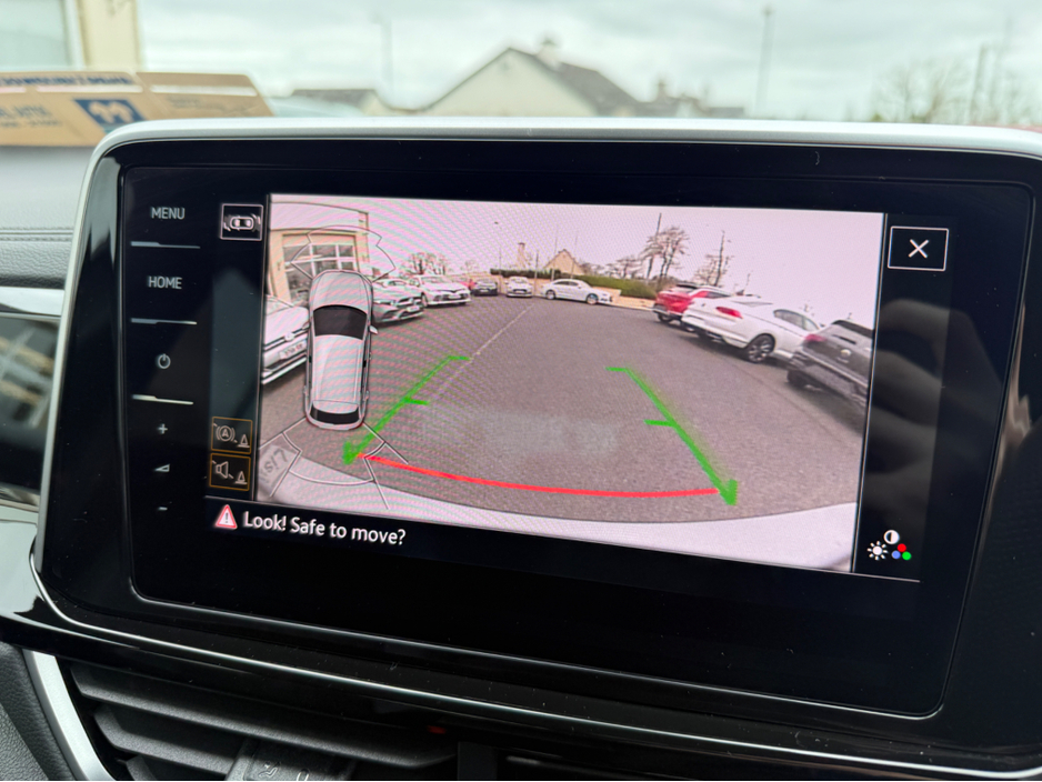 2024 Volkswagen T-Roc - image 13