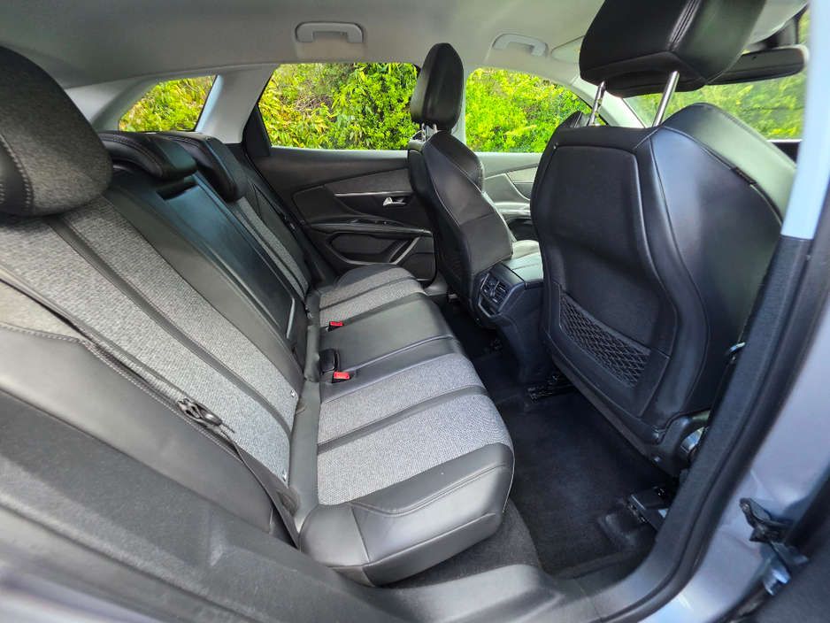 2018 Peugeot 3008 - image 10