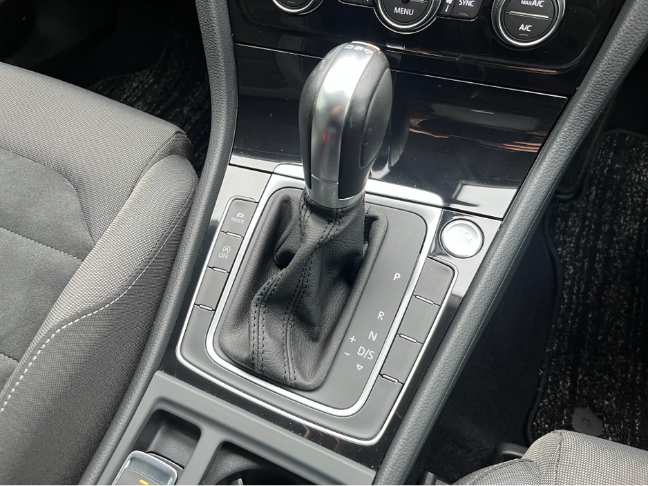 2019 Volkswagen Golf HIGHLINE AUTOMATIC 1.4 PETROL //REVERSE CAMERA//ADAPTIVE CRUISE CONTROL//KEYLESS ENTRY//BLIND SPOT WARNING// €18,950