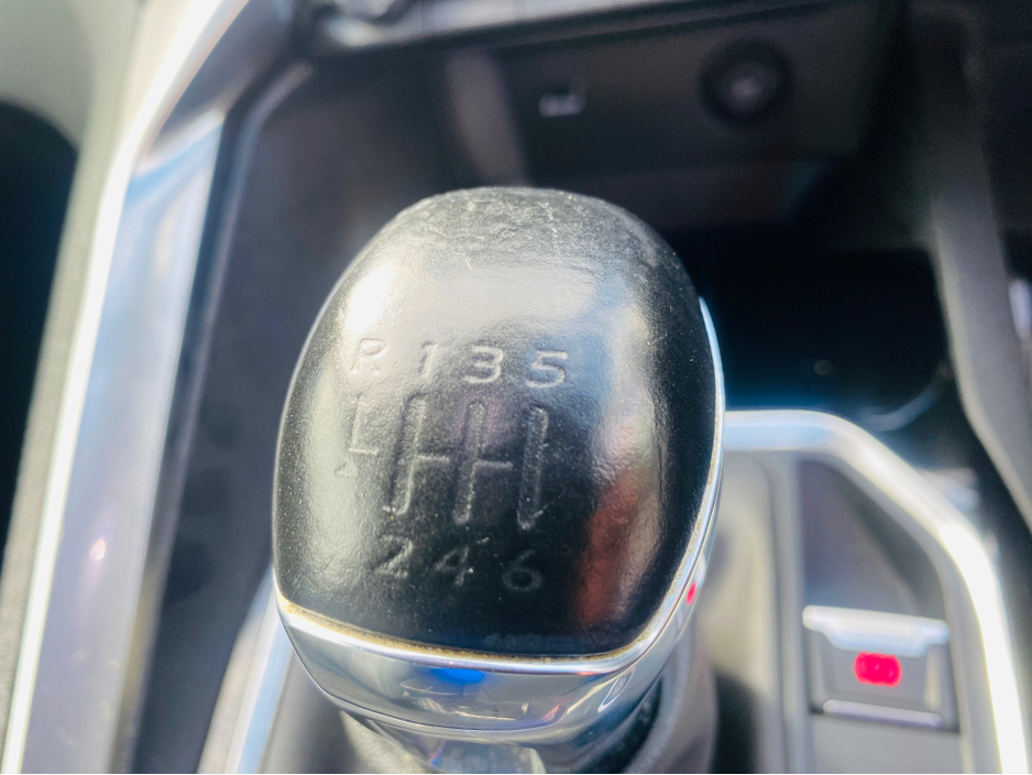 2022 Peugeot 5008 - image 22