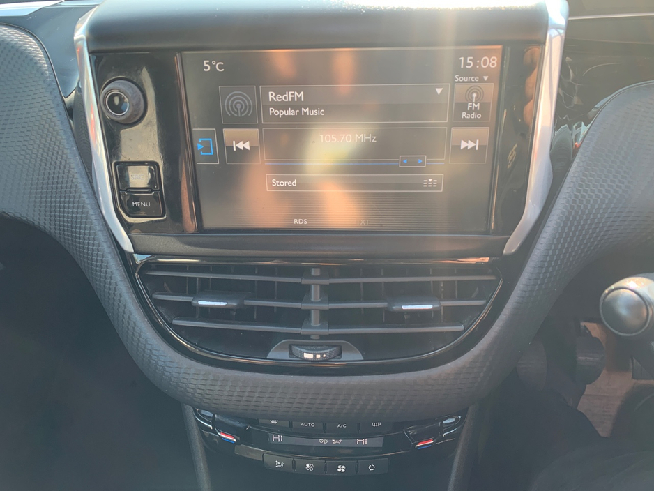 2016 Peugeot 2008 - image 13