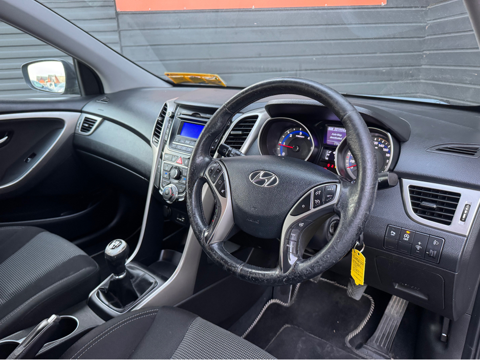 2012 Hyundai i30 - image 7