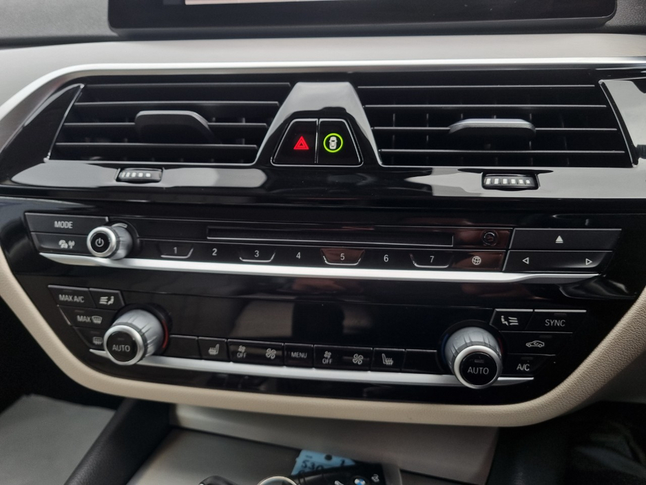 2019 BMW 5 Series - image 23