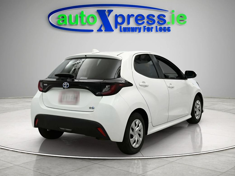 2021 Toyota Yaris - image 3