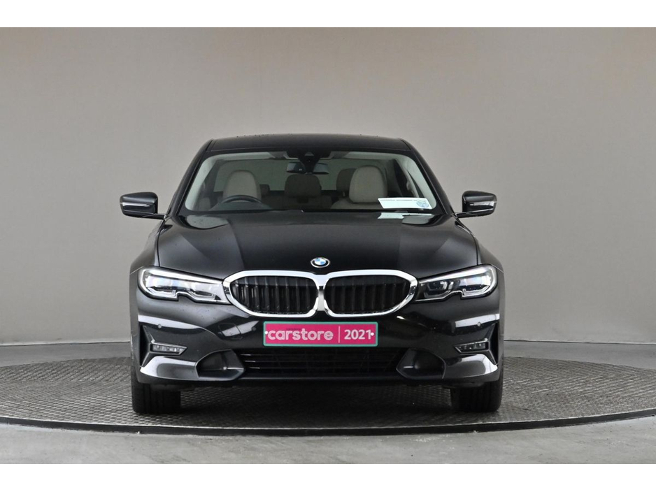 2021 BMW 3 Series - image 2