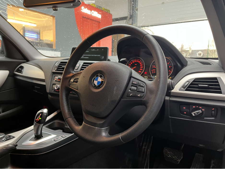 2015 BMW 1 Series 2015 BMW 116I 1.6 AUTOMATIC / CRUISE CONTROL / REVERSE CAMERA AND MORE