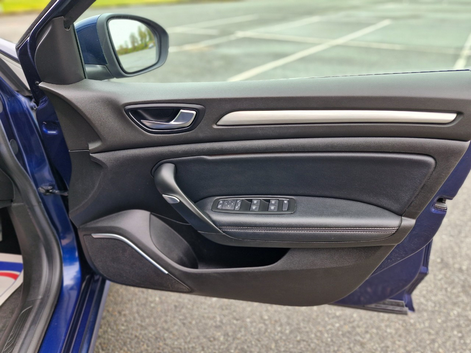 2019 Renault Megane - image 25