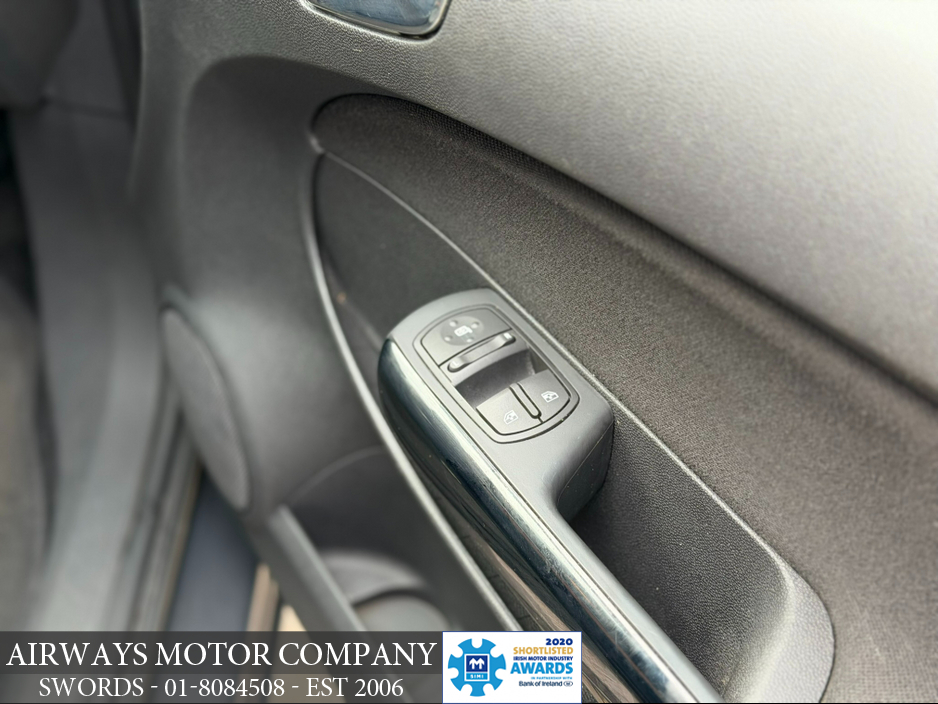 2014 Opel Corsa - image 12