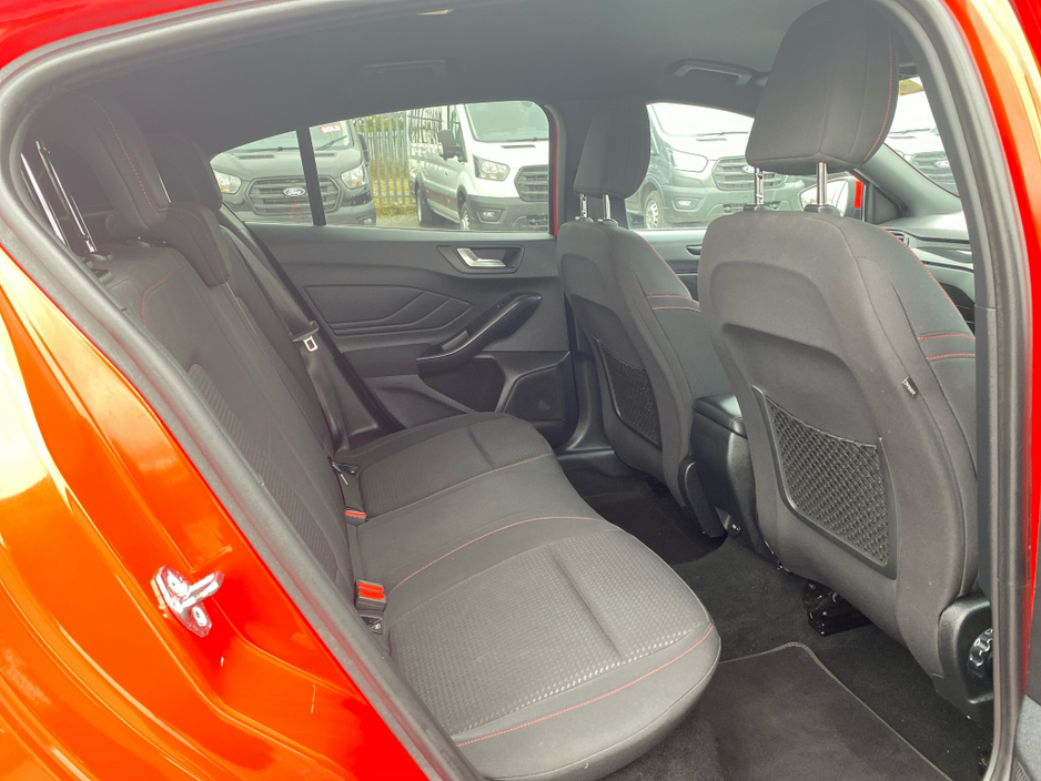 2019 Ford Focus - image 15