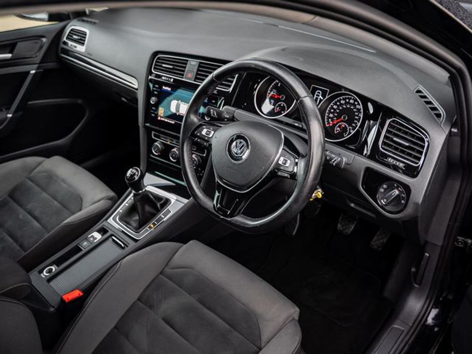 2019 Volkswagen Golf - image 5