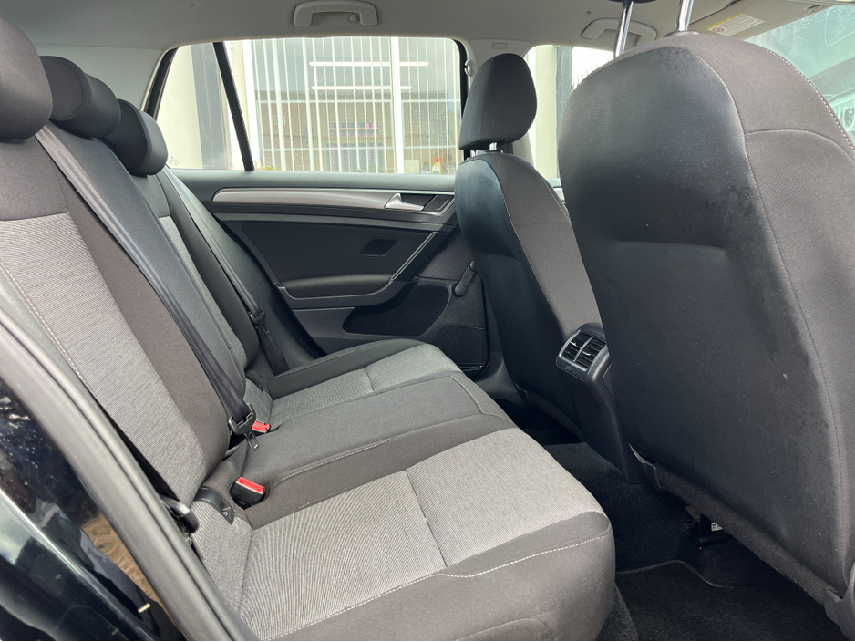 2013 Volkswagen Golf - image 15