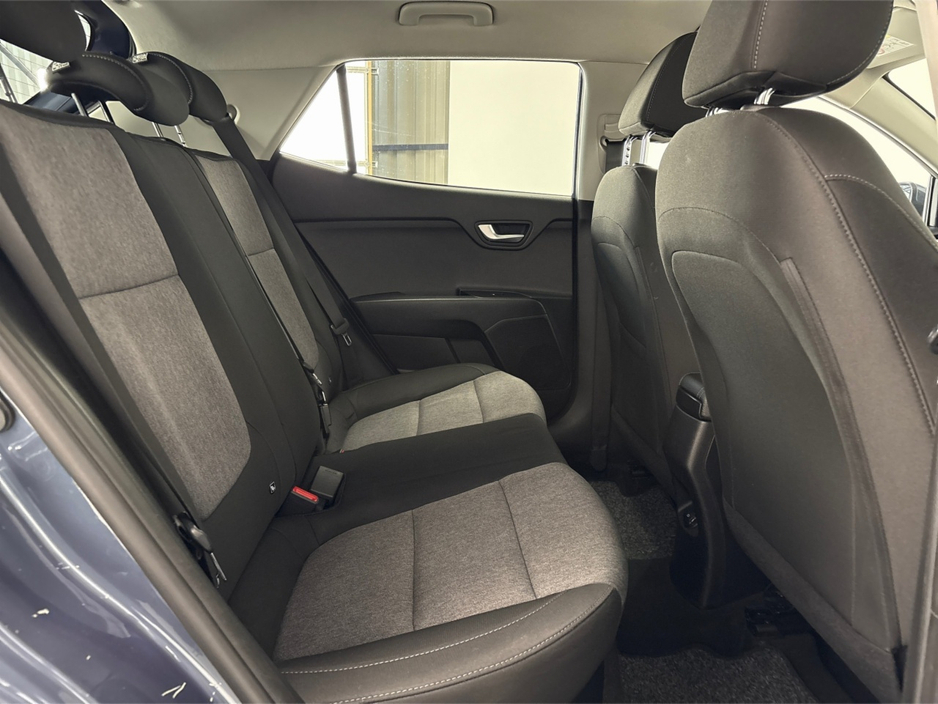 2021 Kia Stonic - image 28