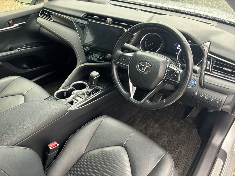 2019 Toyota Camry - image 6