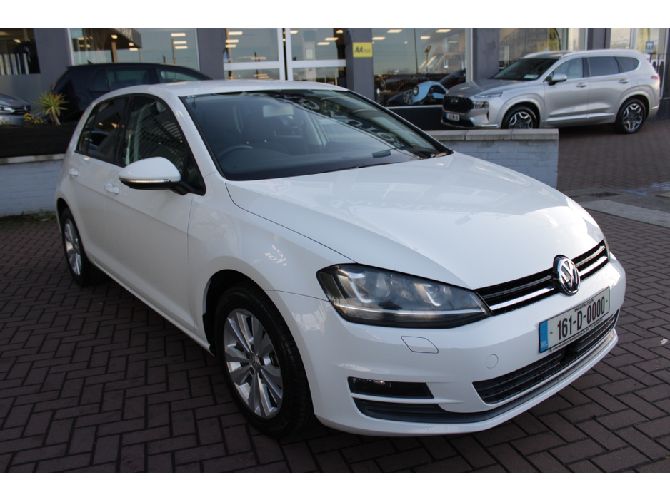 2016 Volkswagen Golf - image 2