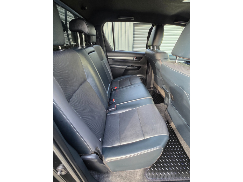 2023 Toyota Hilux - image 10