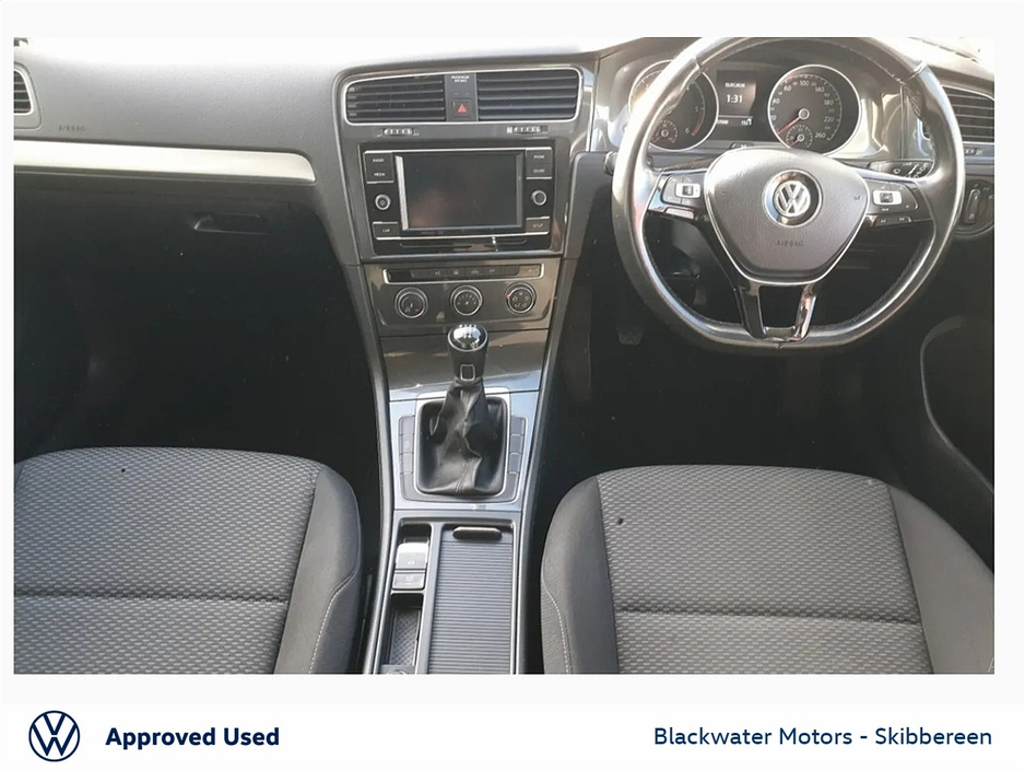 2021 Volkswagen Golf - image 2