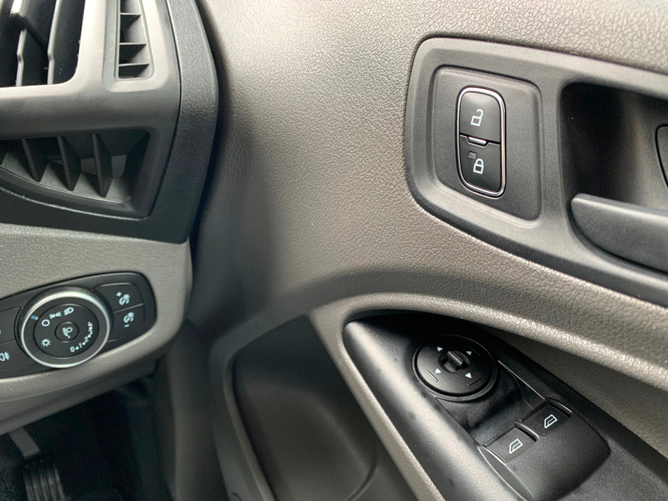 2021 Ford Transit Connect - image 24