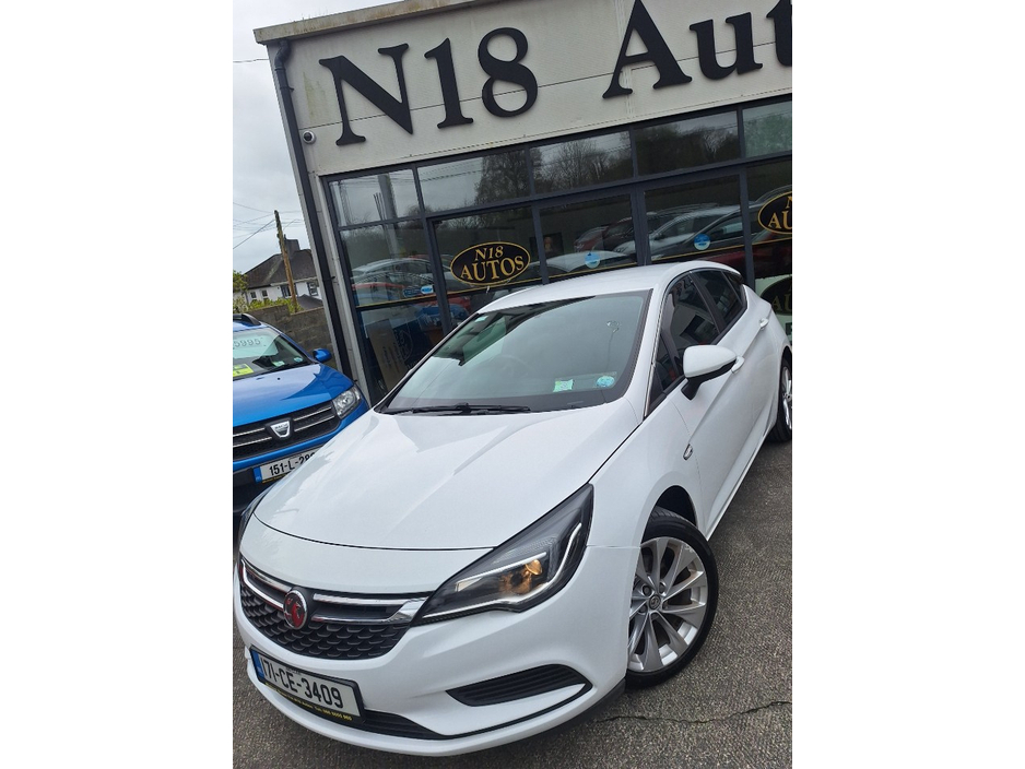 2017 Vauxhall Astra - image 2