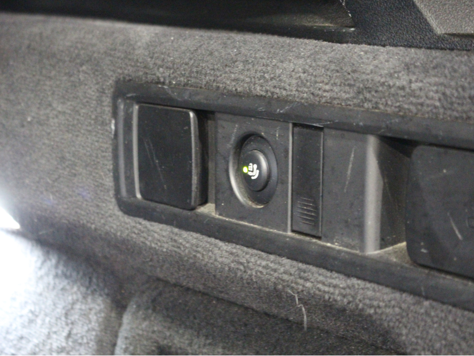 2020 BMW X5 - image 33