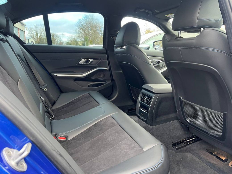 2020 BMW 3 Series - image 8