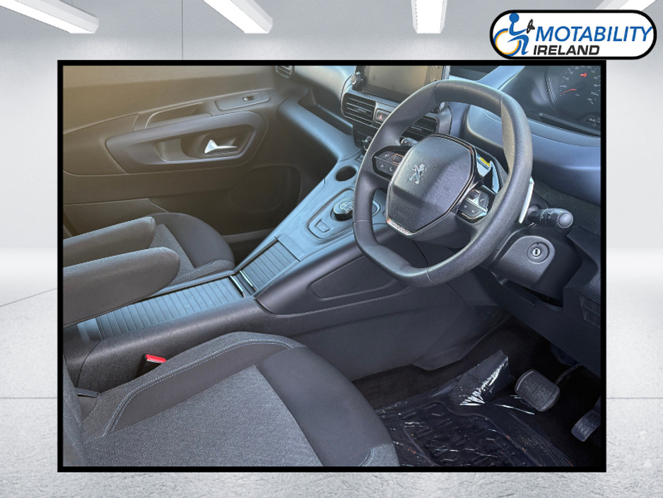 2024 Peugeot Rifter - image 5