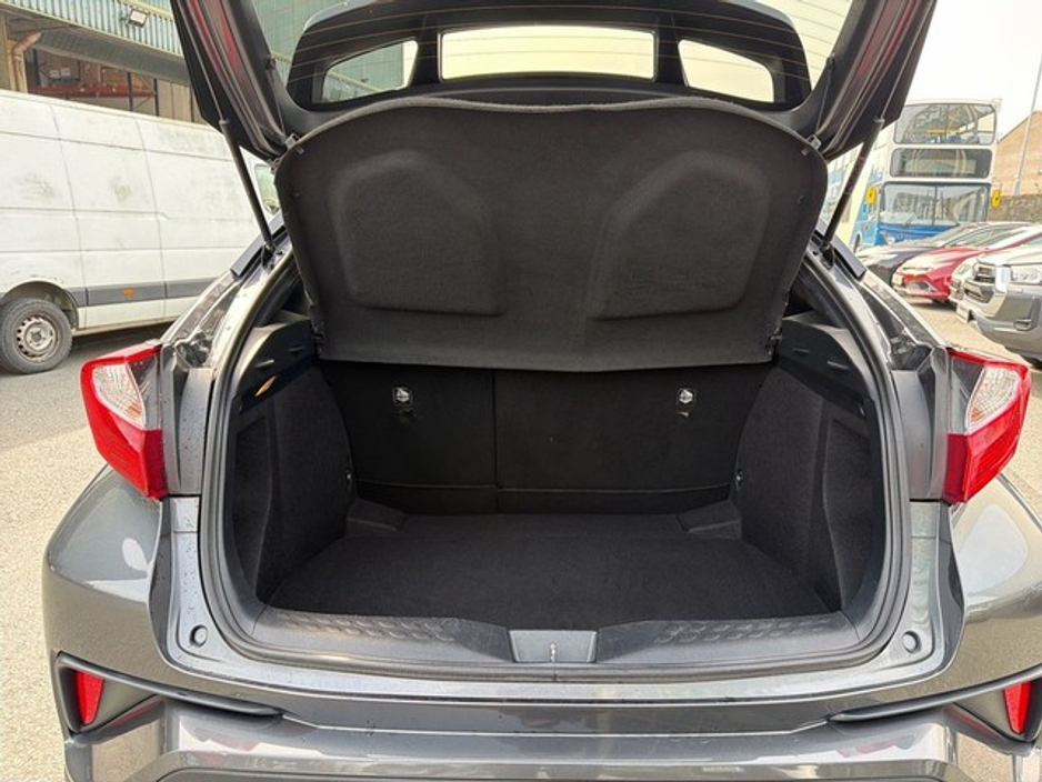 2019 Toyota C-HR - image 10