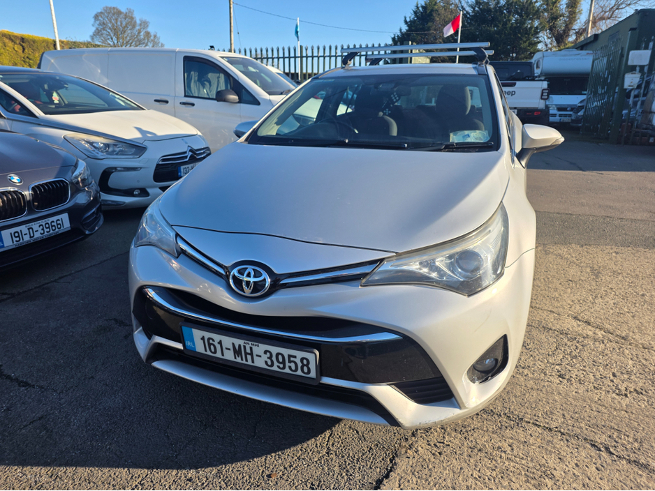 2016 Toyota Avensis - image 2