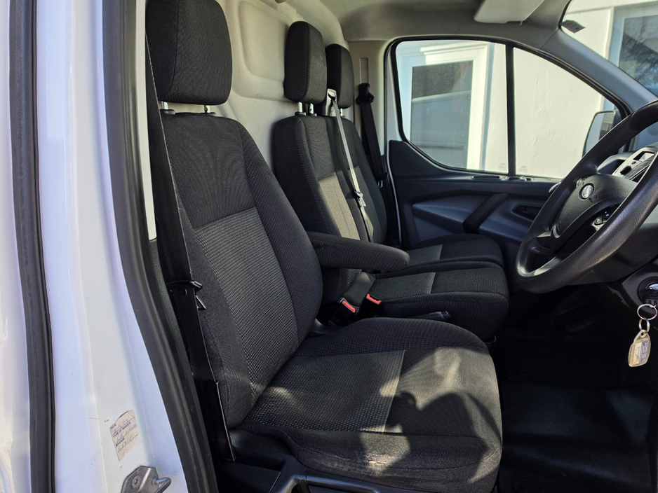 2018 Ford Transit Custom - image 10