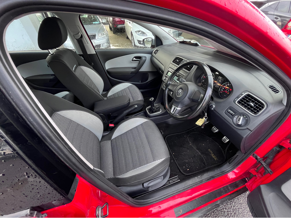 2012 Volkswagen Polo - image 5