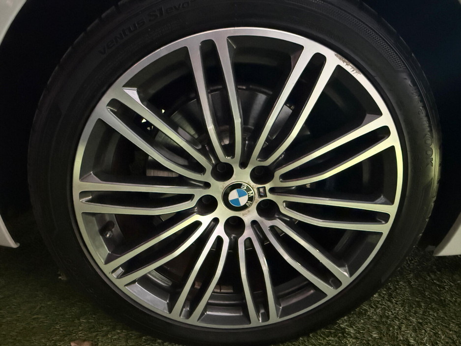 2019 BMW 5 Series - image 29