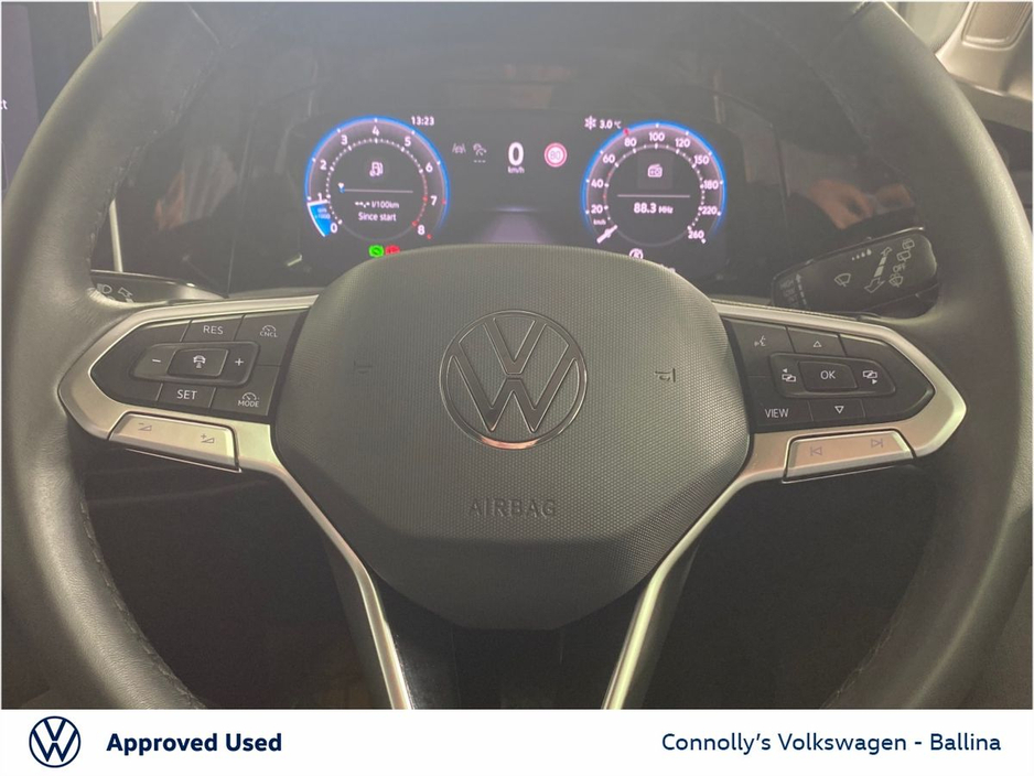 2025 Volkswagen Golf - image 22