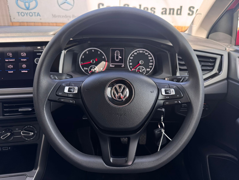 2018 Volkswagen Polo - image 24