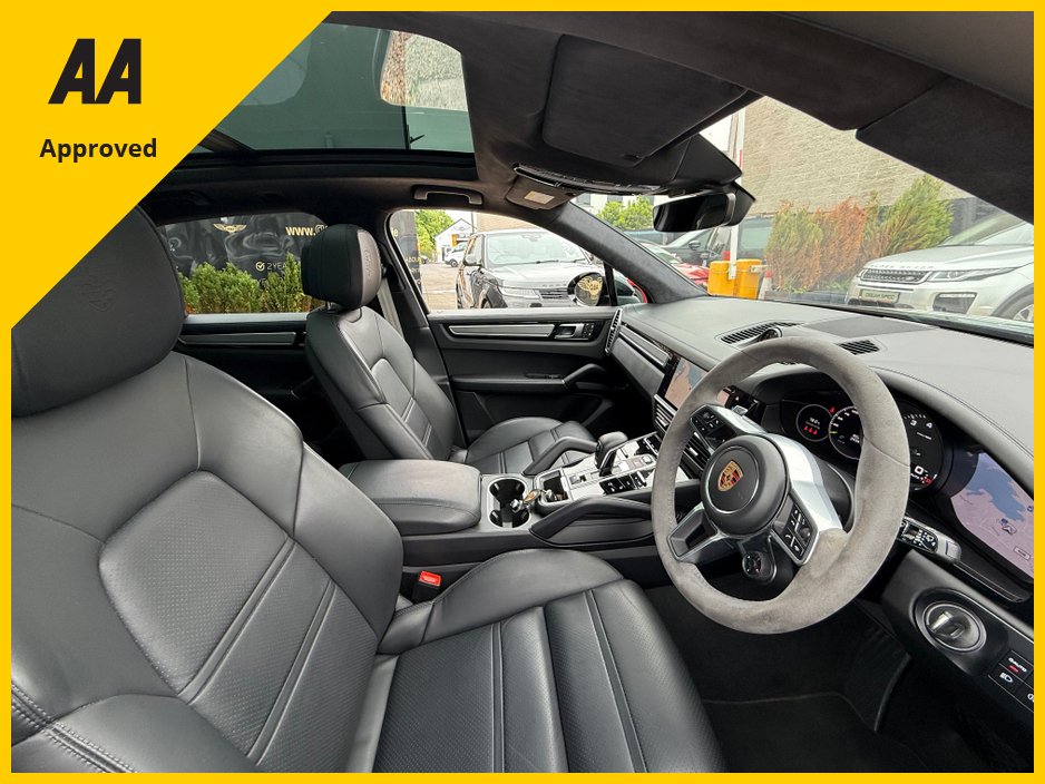 2023 Porsche Cayenne - image 17