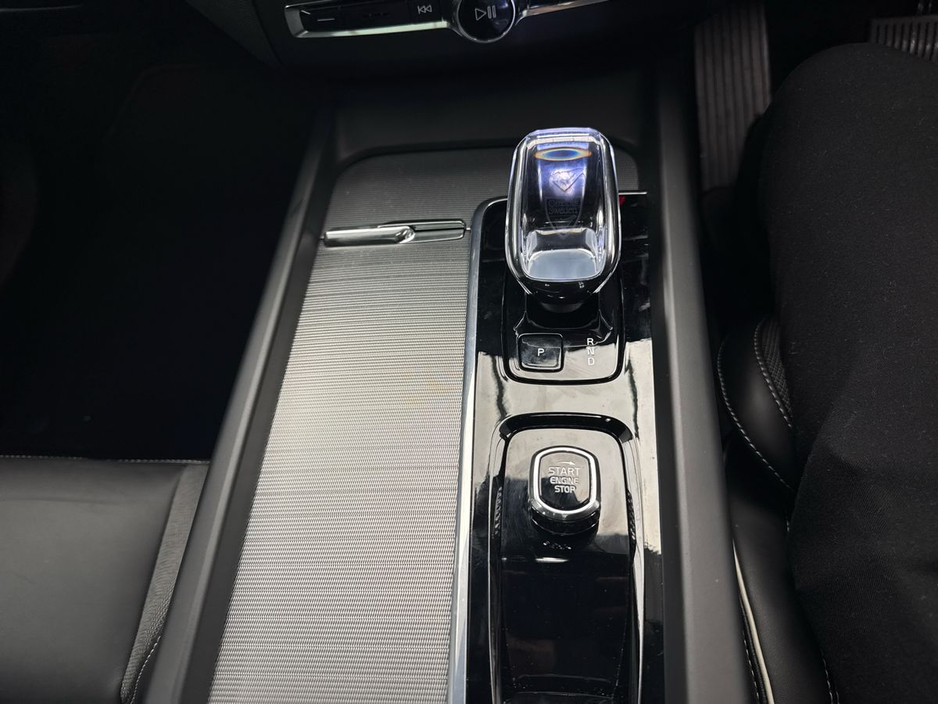 2024 Volvo XC60 - image 8