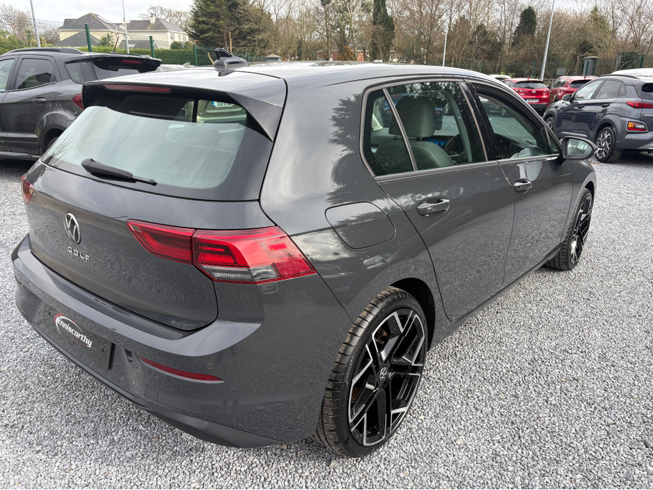 2022 Volkswagen Golf - image 7