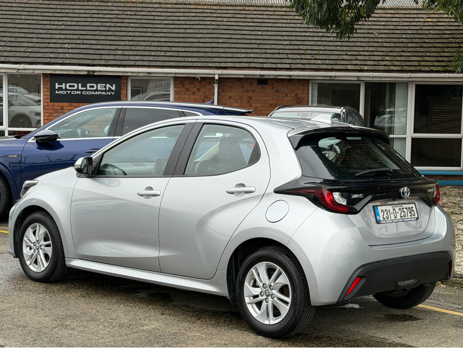 2023 Toyota Yaris - image 12