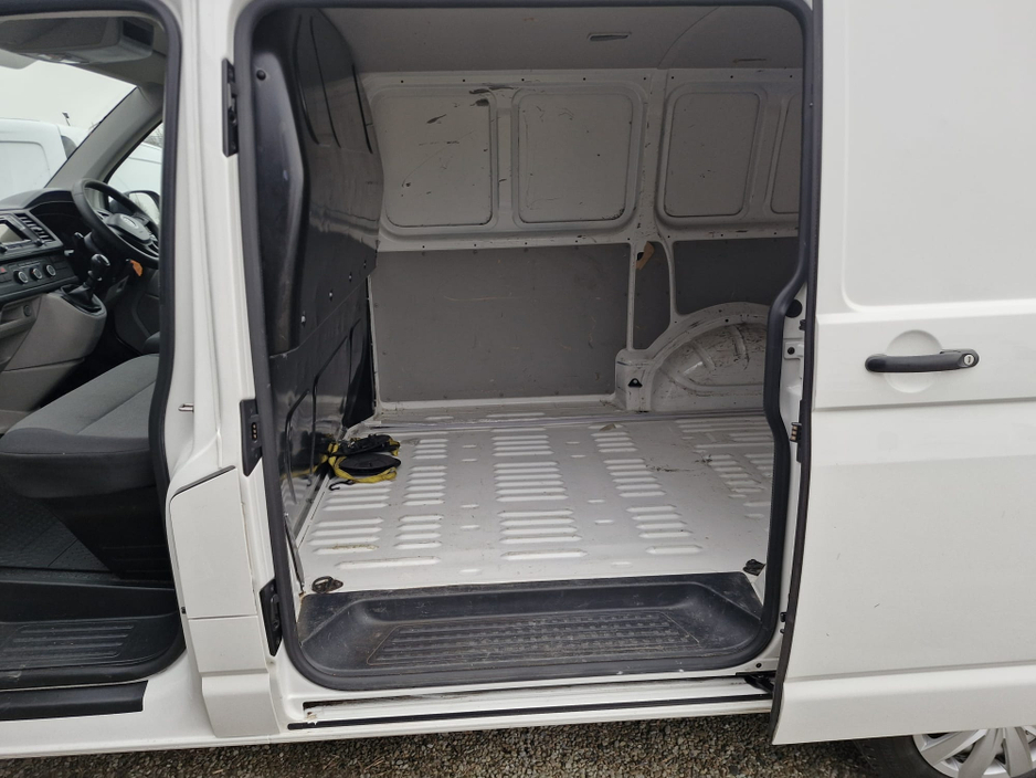 2019 Volkswagen Transporter - image 13