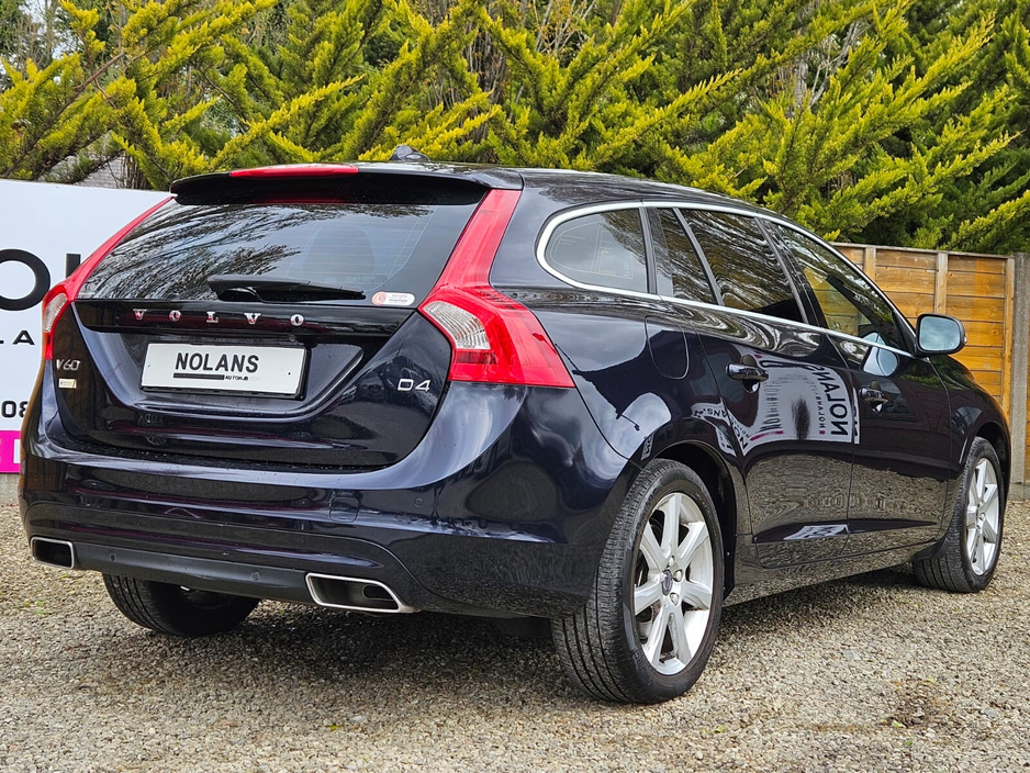 2016 Volvo V60 - image 13