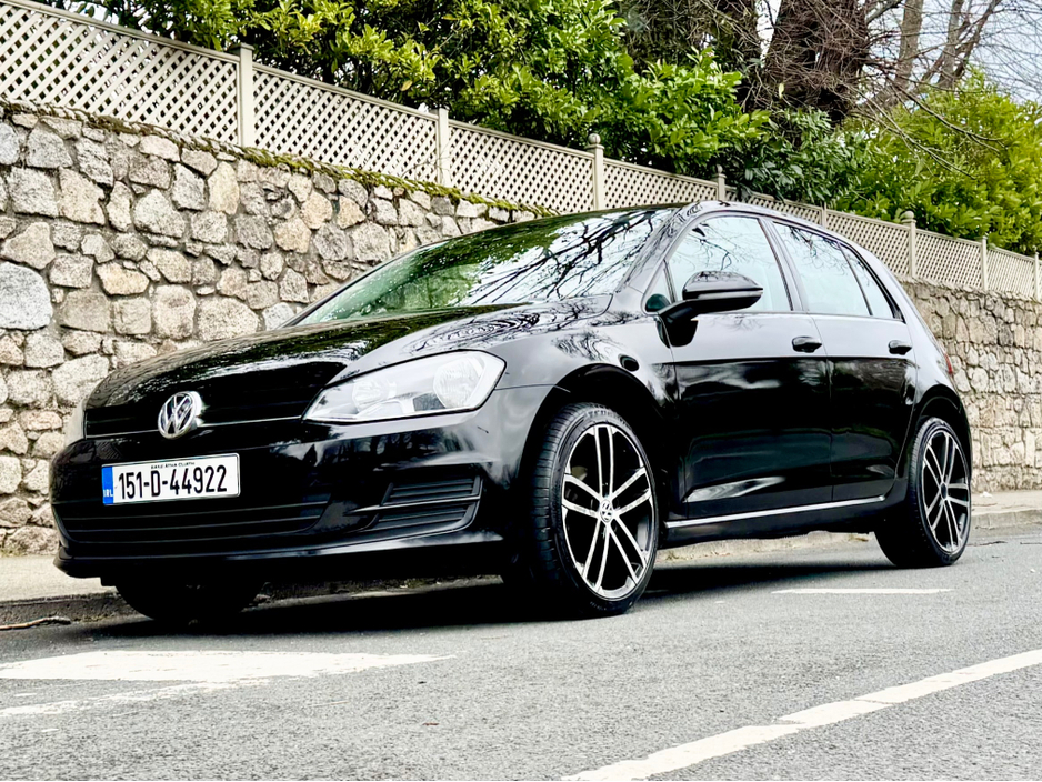 2015 Volkswagen Golf - image 2